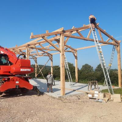Construction charpente hangar bois Taurë