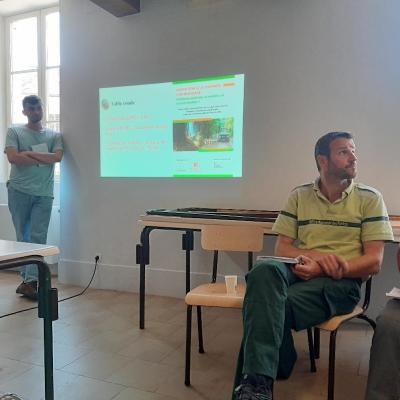 Table ronde à la réunion forestière controverse à Joux la Ville