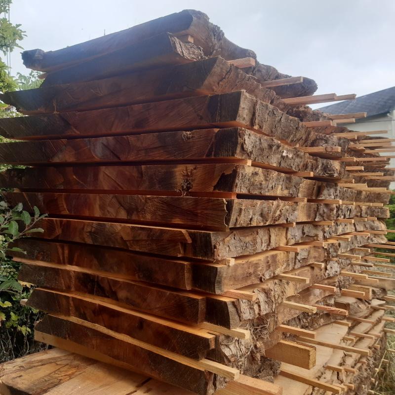 Plateaux table live edge platane