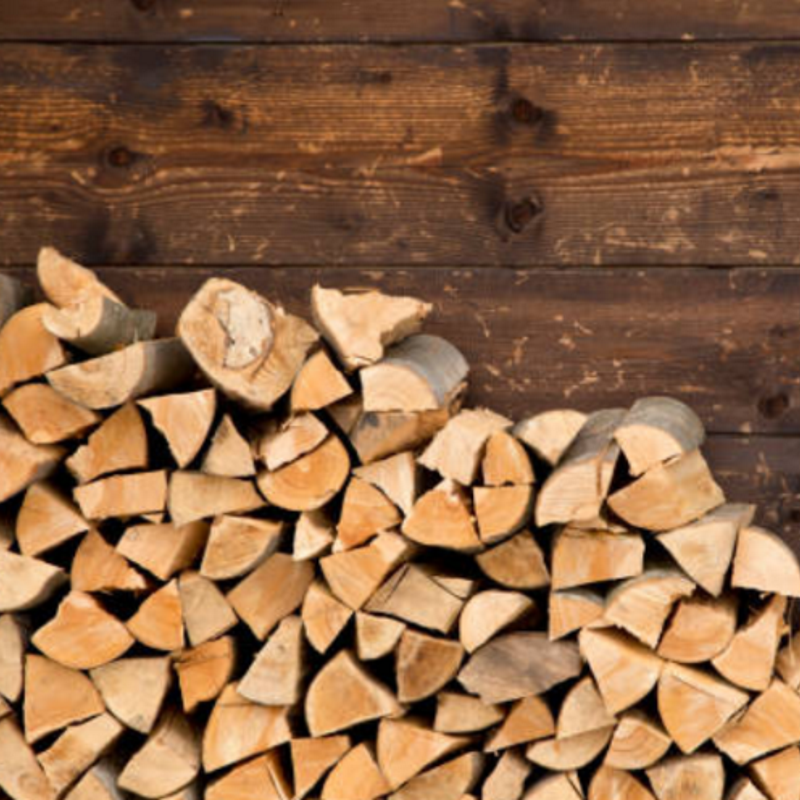 Bois de chauffage stocké pour l'hiver