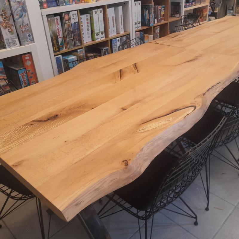 Tables en hêtre live edge fournies par Taurë