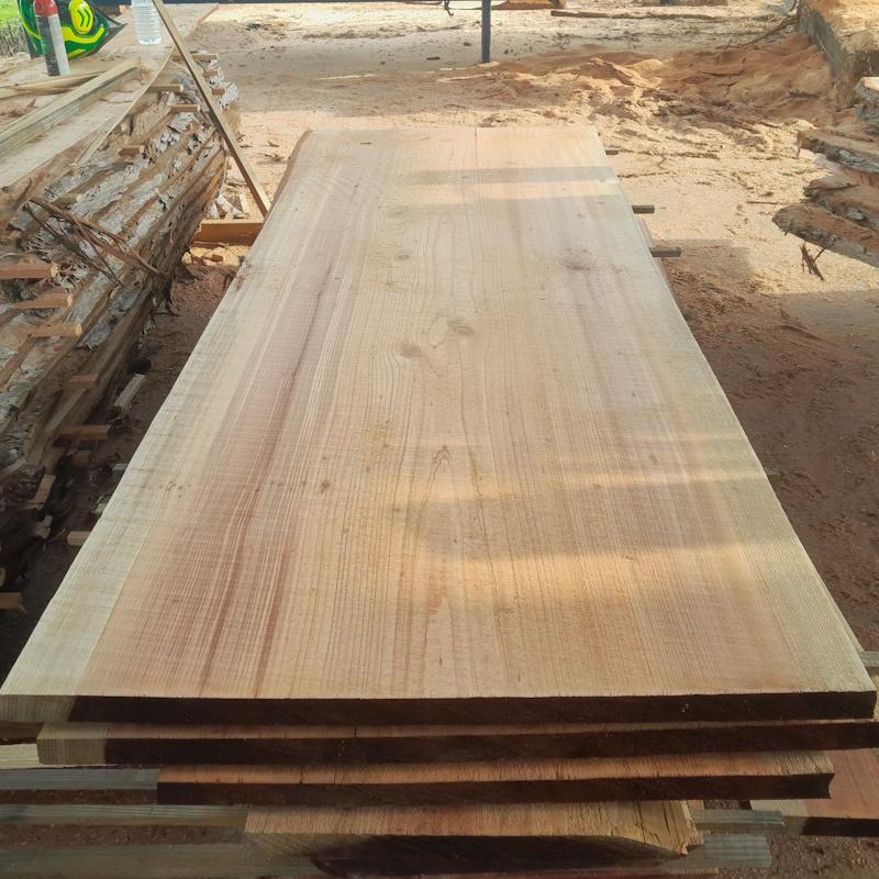 Des plateaux de table