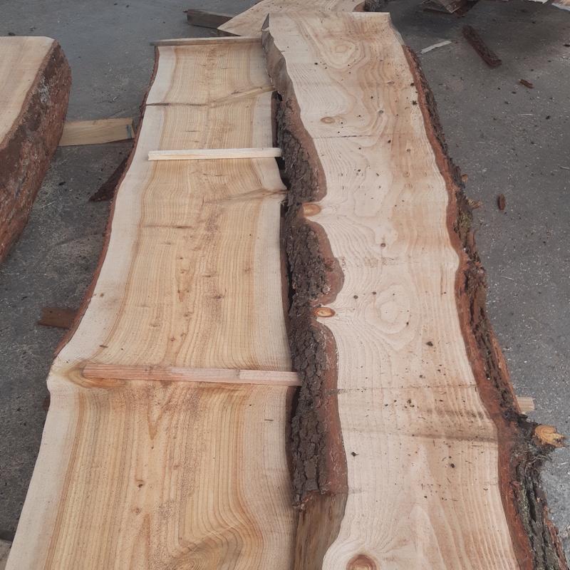 Plateaux de cèdre pour construction bois extérieur